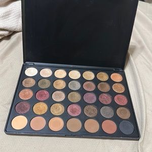 Morphe 35F fall into frost eyeshadow palette
